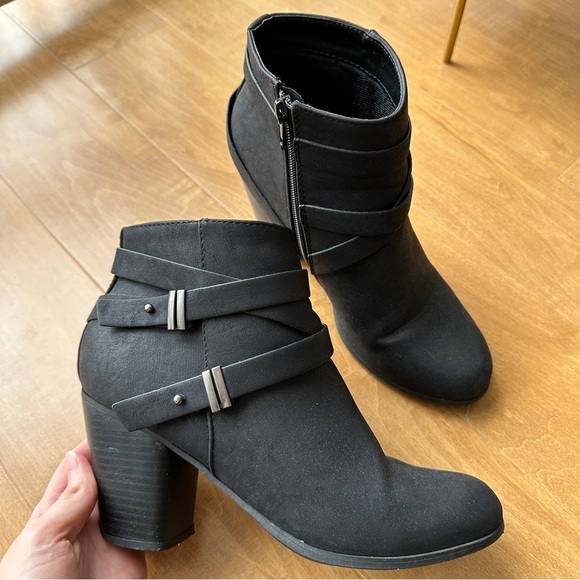 Charlotte Russe Women's Black Suede Strappy Heeled Ankle Boots/Booties, Size 9 - Picture 2 of 10